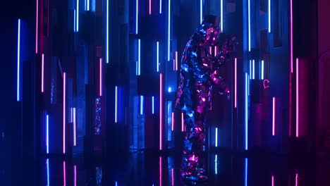 Shiny-suit-mirror-man-on-the-background-of-blue-and-purple-wall.-The-show-mirrored-people.-Beautiful-mesmerizing-show.